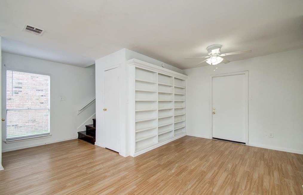 6358 Cambridge Gln Ln, Houston TX  77035-3901 exterior