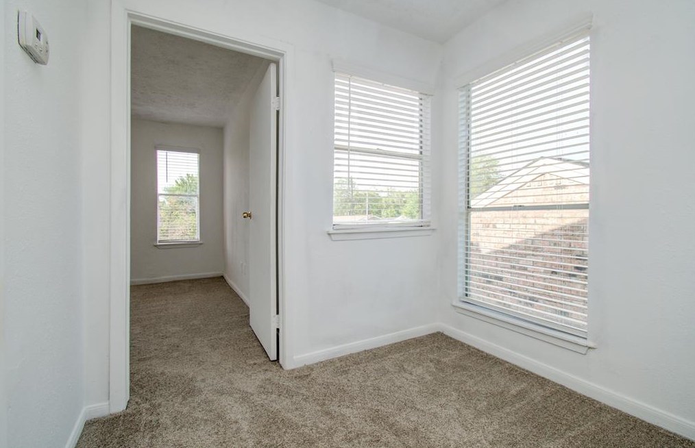6358 Cambridge Gln Ln, Houston TX  77035-3901 exterior