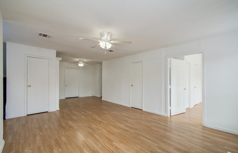 6358 Cambridge Gln Ln, Houston TX  77035-3901 exterior