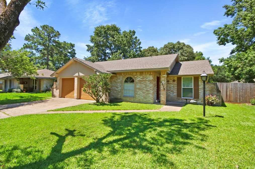 2519 Meandering Trl, Humble TX 77339-1052 exterior