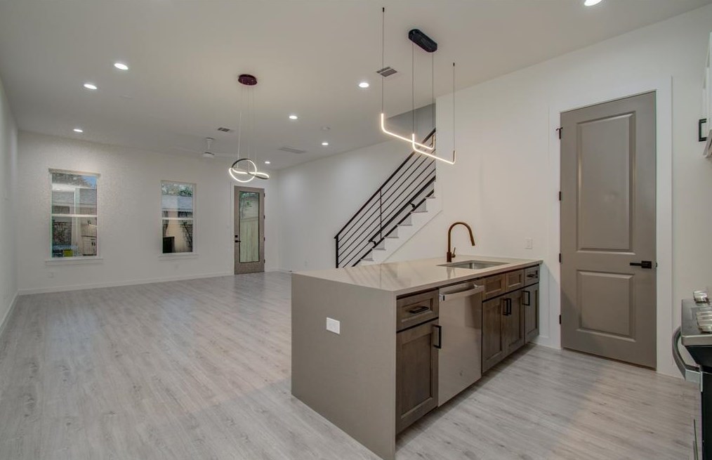 6827 Cadillac St, Houston TX  77021-2413 exterior