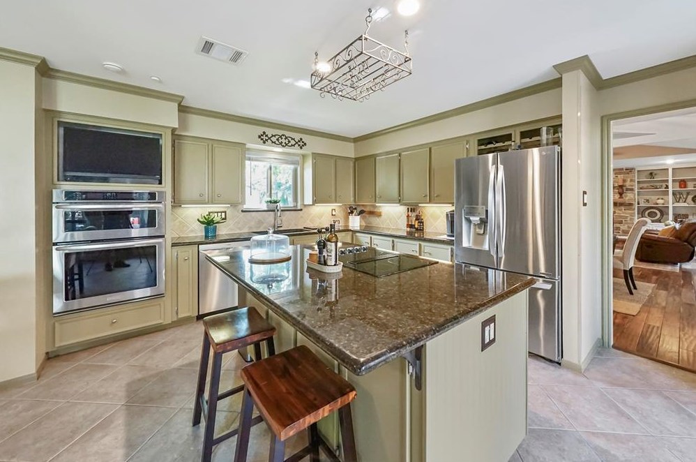 12502 Rocky Knl Dr, Houston TX  77077-5835 exterior