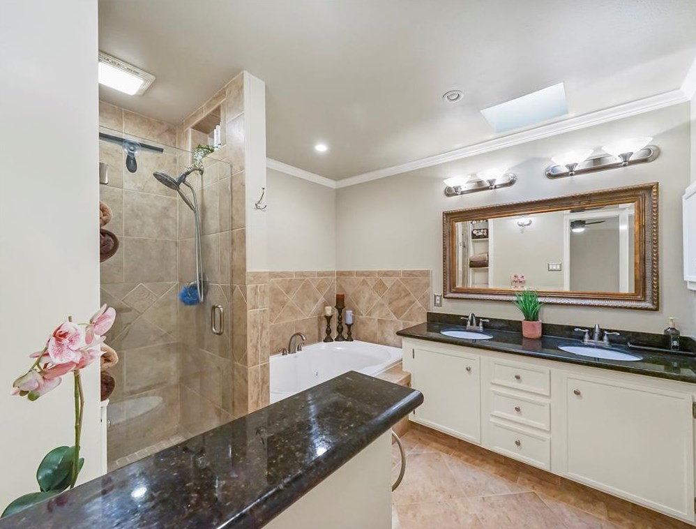 12502 Rocky Knl Dr, Houston TX  77077-5835 exterior