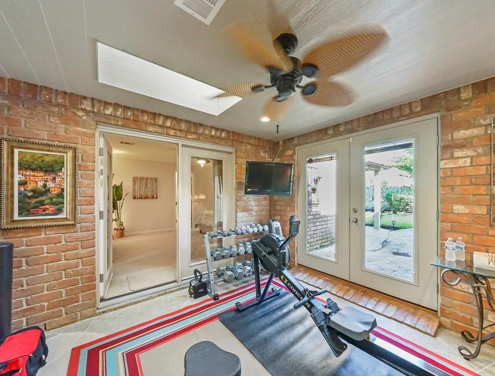 12502 Rocky Knl Dr, Houston TX  77077-5835 exterior