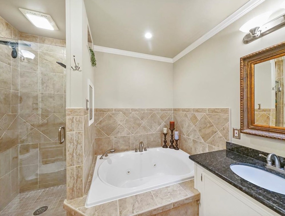 12502 Rocky Knl Dr, Houston TX  77077-5835 exterior