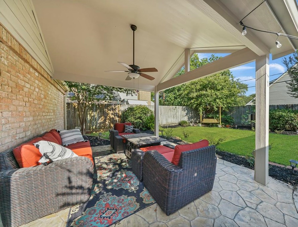 12502 Rocky Knl Dr, Houston TX  77077-5835 exterior