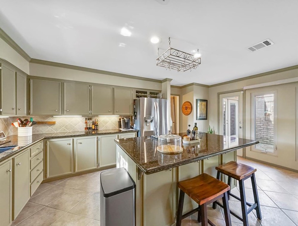 12502 Rocky Knl Dr, Houston TX  77077-5835 exterior