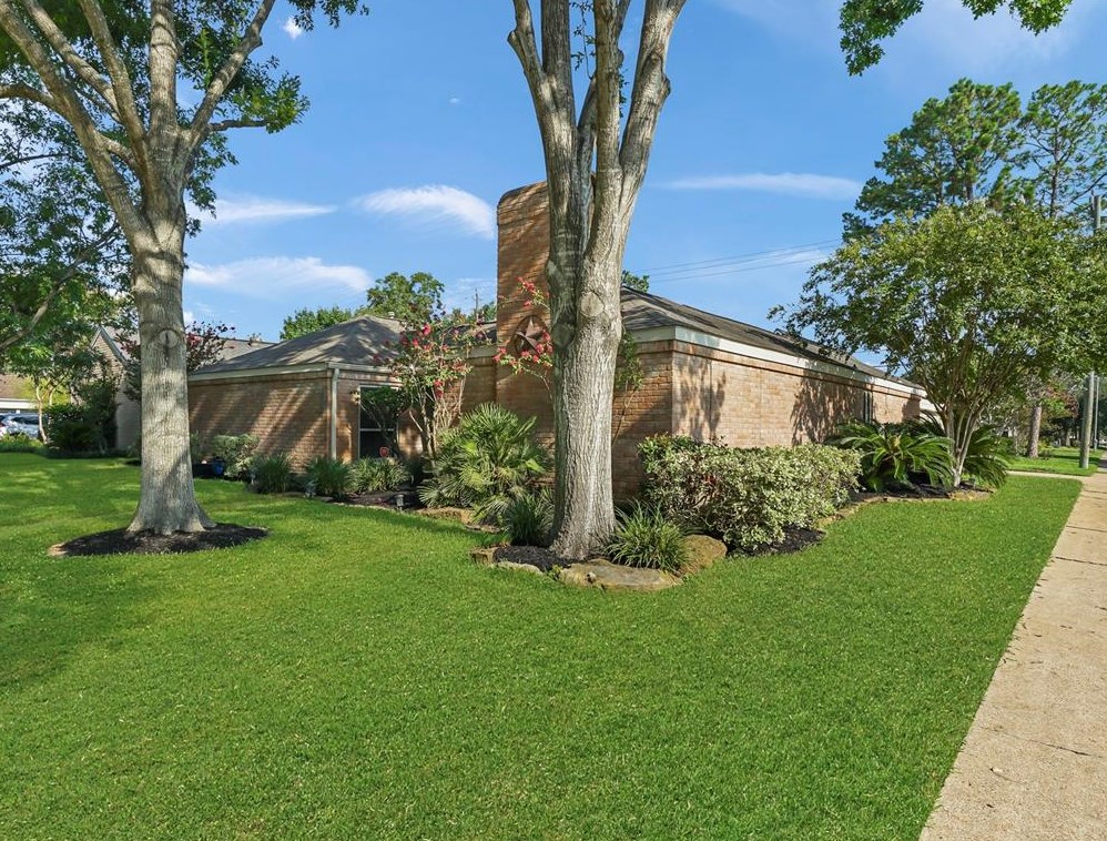 12502 Rocky Knoll Dr, Houston TX  77077-5836 exterior