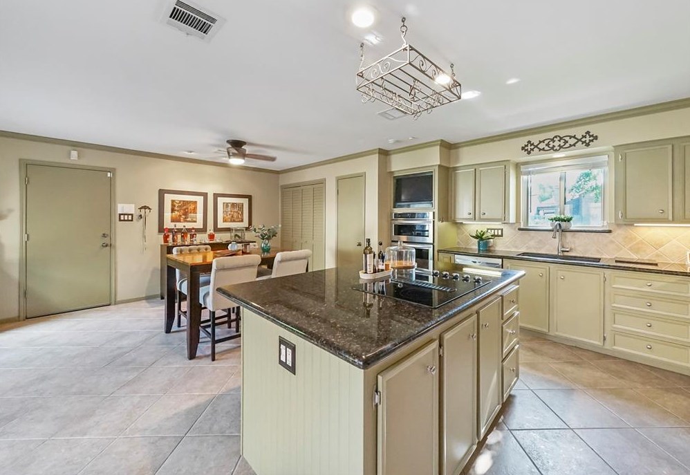 12502 Rocky Knl Dr, Houston TX  77077-5835 exterior