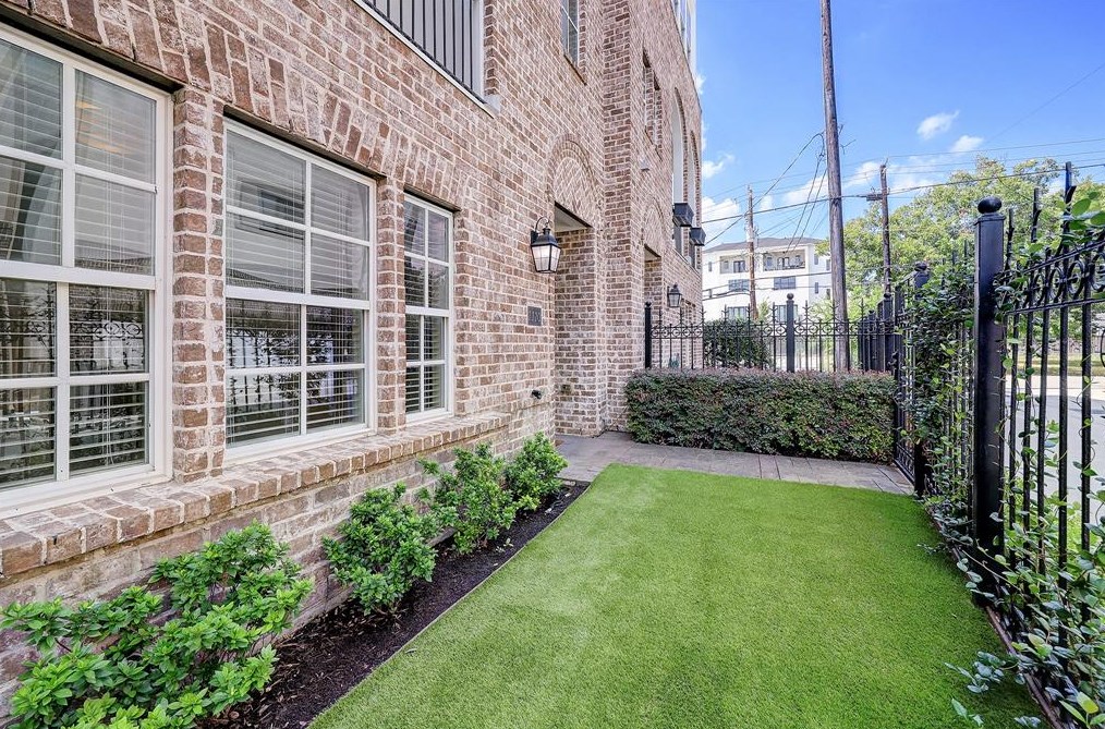 1110 Thompson St, Houston TX  77007-5634 exterior