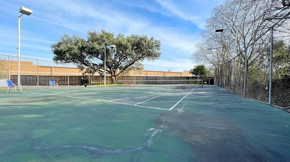 8020 Braesmain Dr, Houston TX 77025-2819 exterior