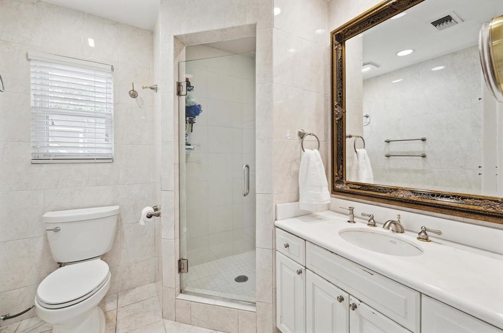 14214 Chadbourne Dr, Houston TX  77079-6525 exterior
