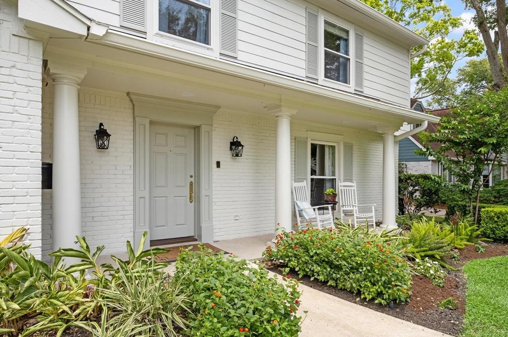 14214 Chadbourne Dr, Houston TX  77079-6624 exterior