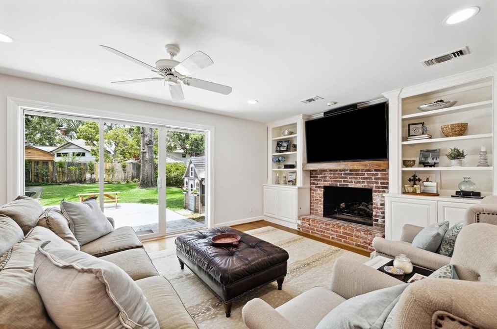 14214 Chadbourne Dr, Houston TX  77079-6525 exterior