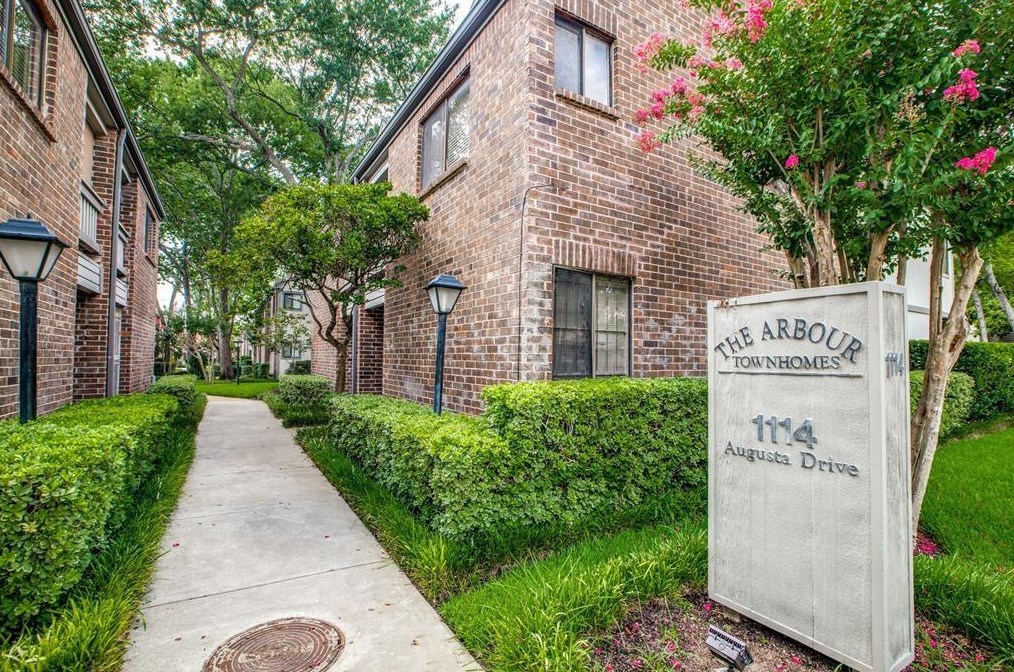 1114 Augusta Dr, Houston TX  77057-2210 exterior