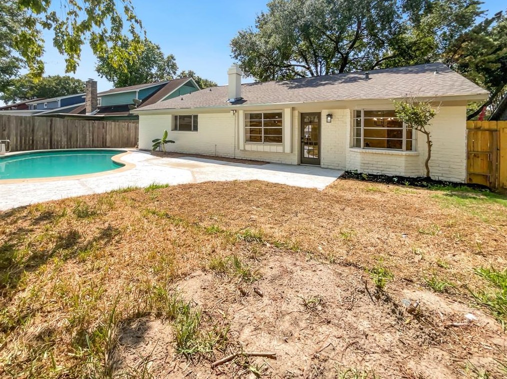 12214 Grn Glade Dr, Houston TX  77099-3118 exterior