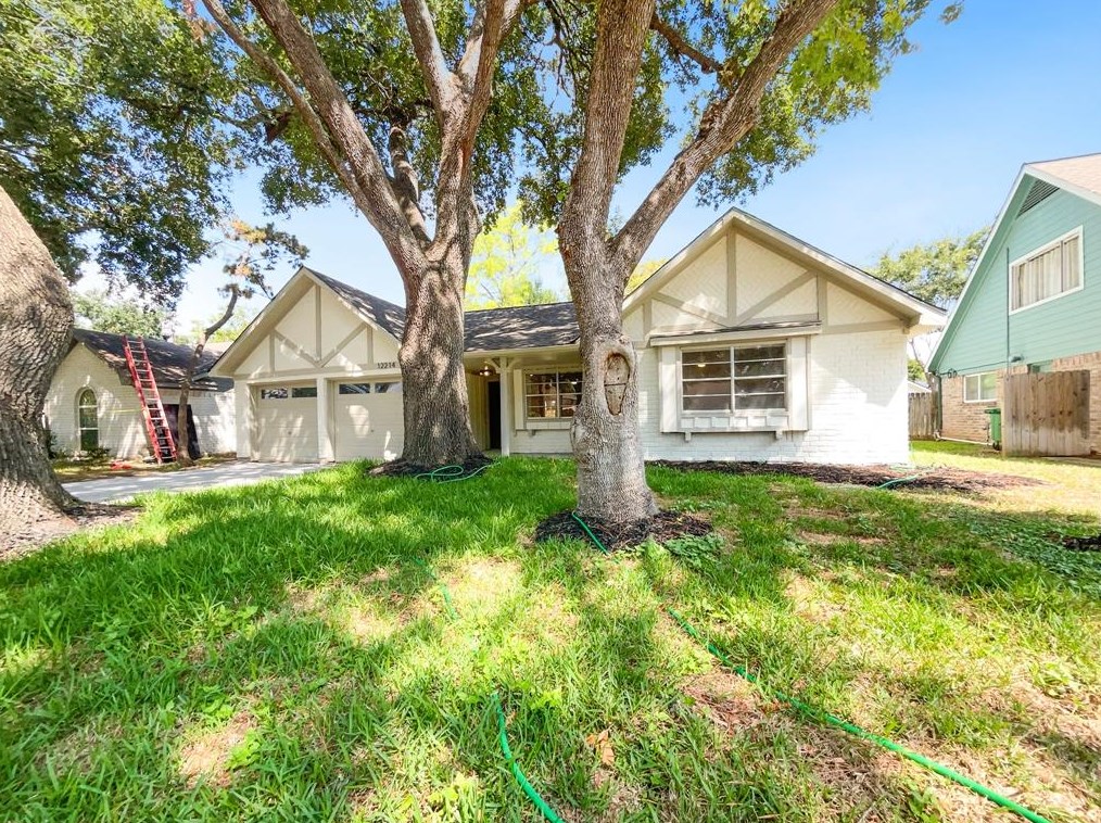 12214 Grn Glade Dr, Houston TX  77099-3118 exterior