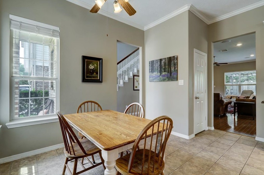 1426 Sherwood Park Cir, Houston TX  77043-3812 exterior