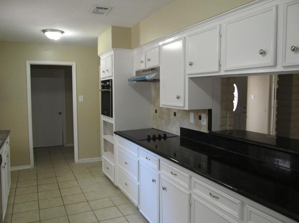 16211 Brookvilla Dr, Houston TX  77059-5401 exterior