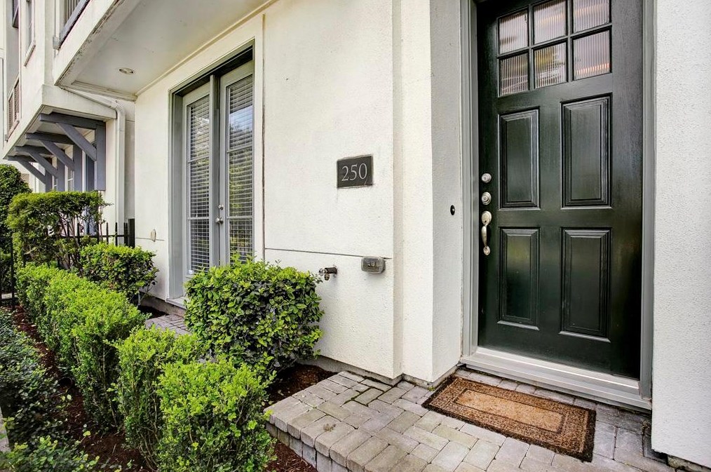 250 28th St, Houston TX  77008-2106 exterior