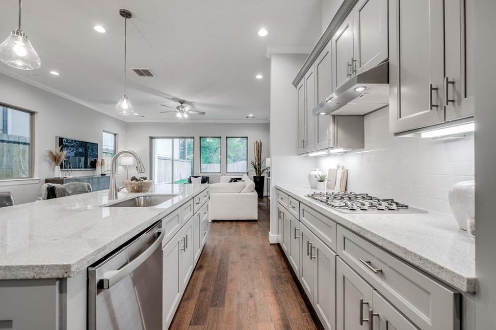 304 27 St, Houston TX  77008-2130 exterior