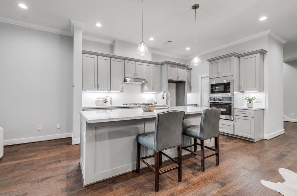 304 27 St, Houston TX  77008-2130 exterior