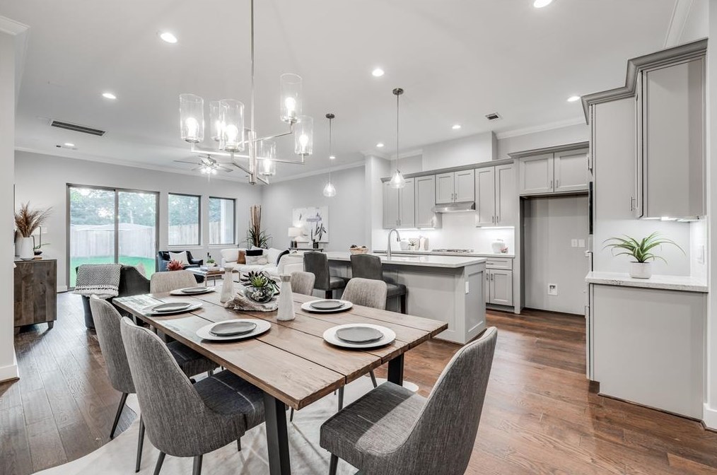 304 27 St, Houston TX  77008-2130 exterior