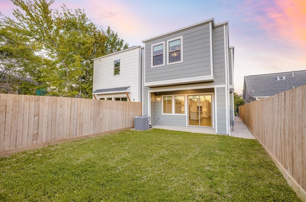 304 27 St, Houston TX  77008-2130 exterior