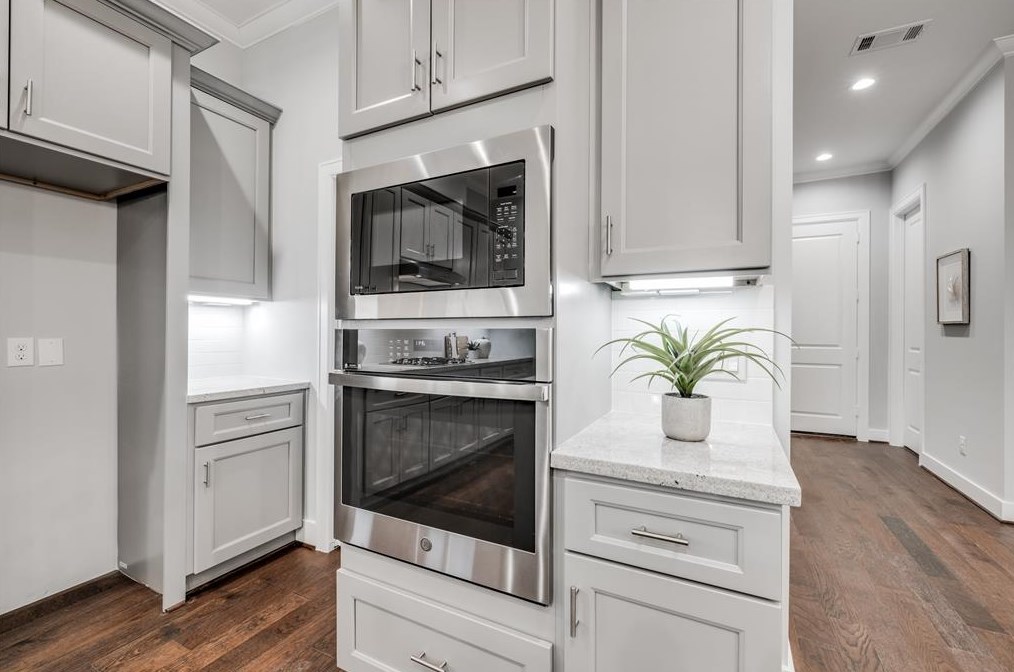 304 27 St, Houston TX  77008-2130 exterior