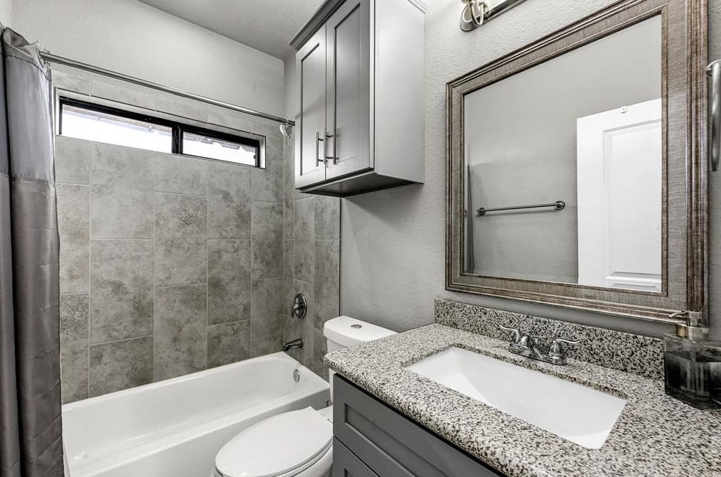 4609 Clover St, Houston TX  77051-2724 exterior