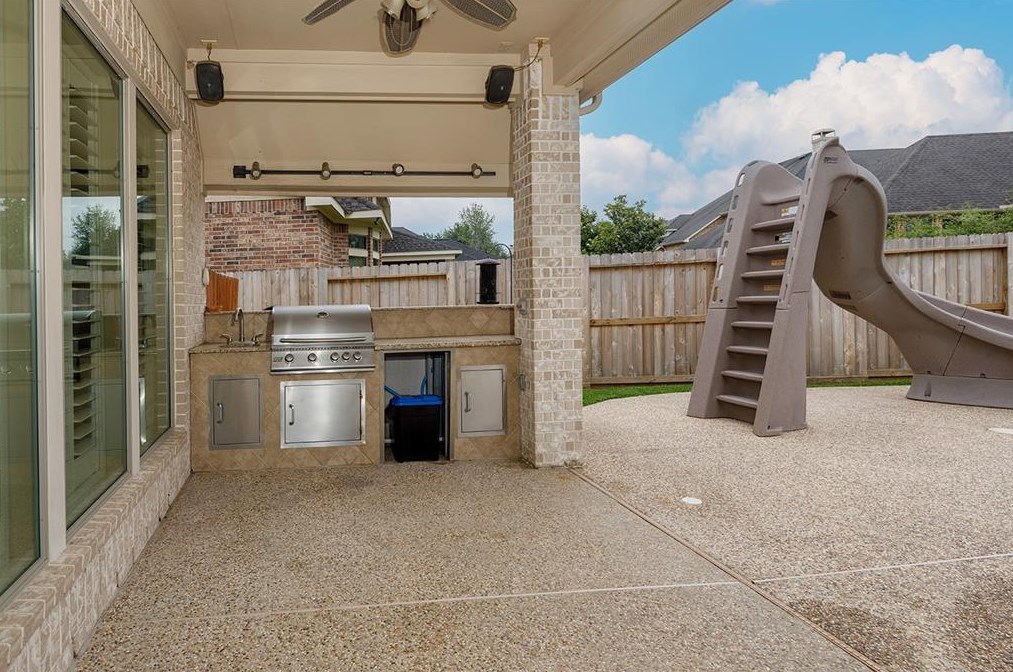 13527 Delwood Spg Ln, Houston TX  77044-1378 exterior