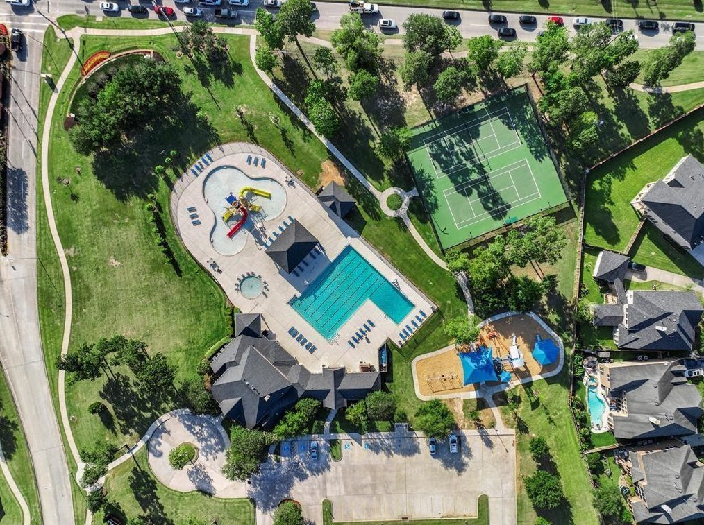 13527 Delwood Spg Ln, Houston TX  77044-1378 exterior