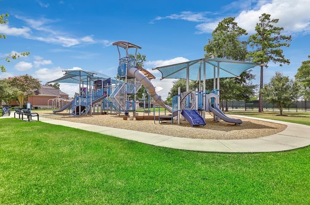 13527 Delwood Spg Ln, Houston TX  77044-1378 exterior
