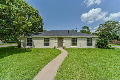 5018 Ash Court, Dickinson, TX 77539 - Photo 1