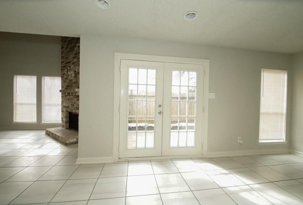 5767 Easthampton Dr, Houston TX  77039-5034 exterior