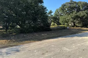 500 21st St, Hempstead, TX 77445 - Photo 1