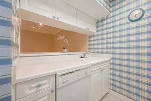 2121 Fountain View Dr, Houston, TX 77057 - Photo 9