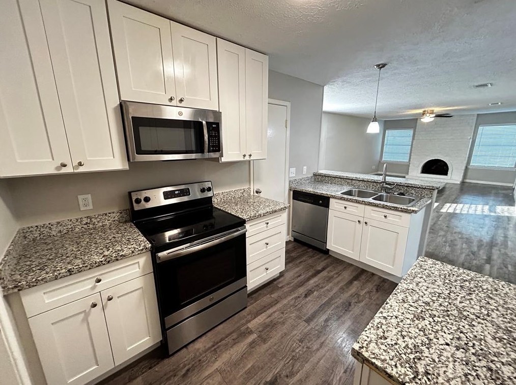 11211 Sageberry Dr, Houston TX  77089-2102 exterior