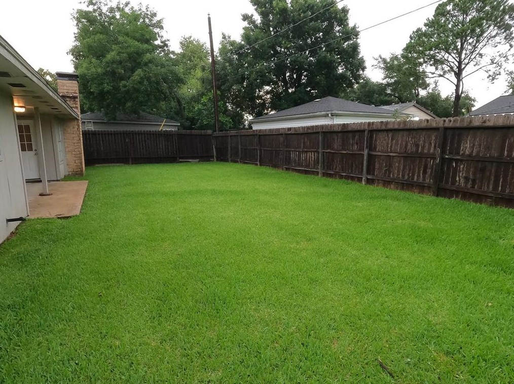 11211 Sageberry Dr, Houston TX  77089-2102 exterior