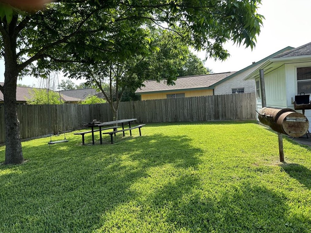 3138 Wuthering Heights Dr, Houston TX  77045-4547 exterior