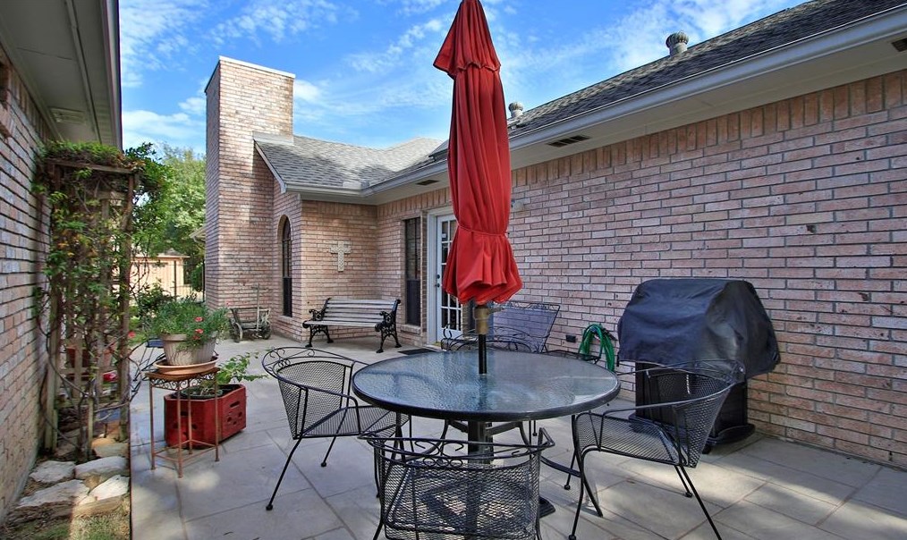 14103 Muirfield Vlg, Houston TX  77069-1753 exterior