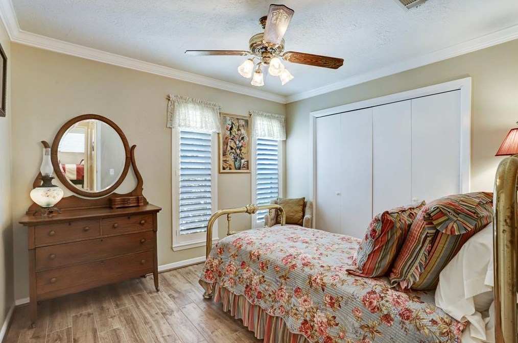 2218 Gray Fls Dr, Houston TX  77077-6500 exterior