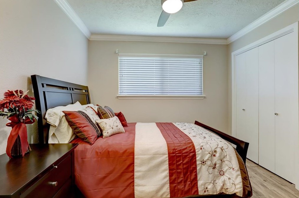 2218 Gray Fls Dr, Houston TX  77077-6500 exterior