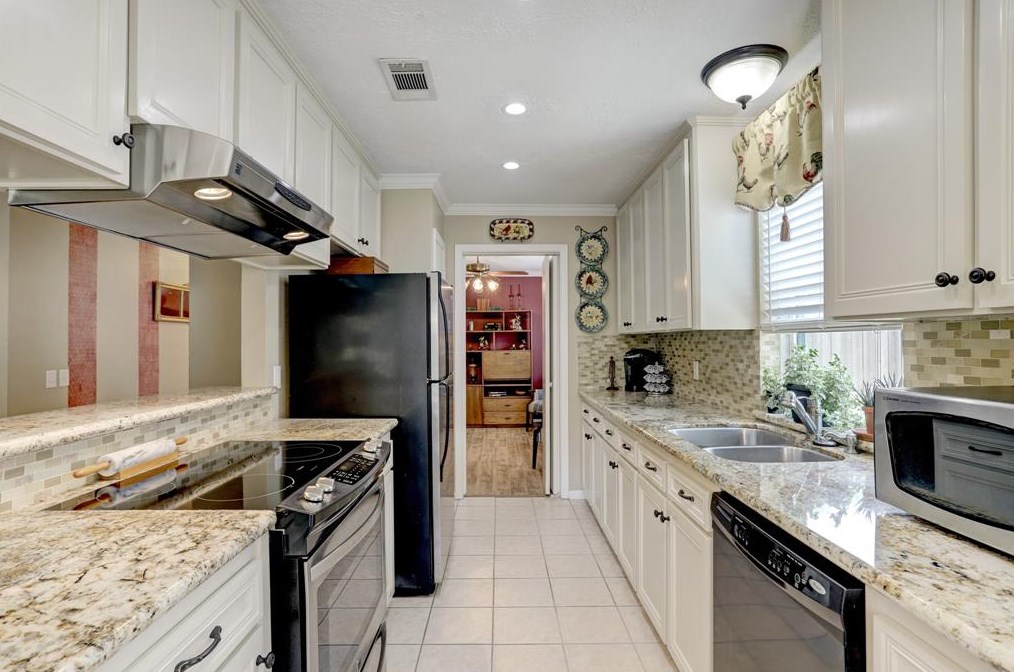 2218 Gray Fls Dr, Houston TX  77077-6500 exterior