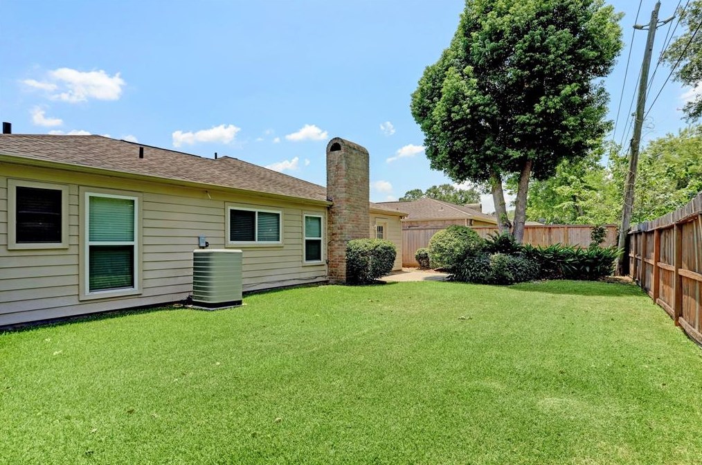 2218 Gray Fls Dr, Houston TX  77077-6500 exterior