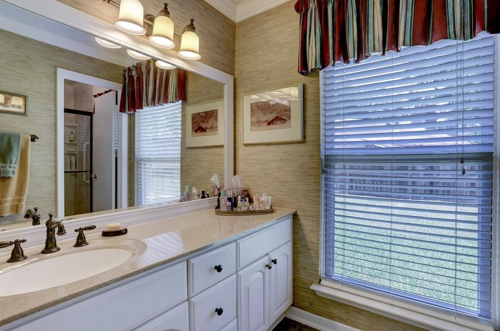 2218 Gray Fls Dr, Houston TX  77077-6500 exterior