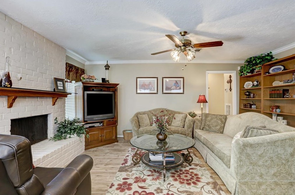 2218 Gray Fls Dr, Houston TX  77077-6500 exterior