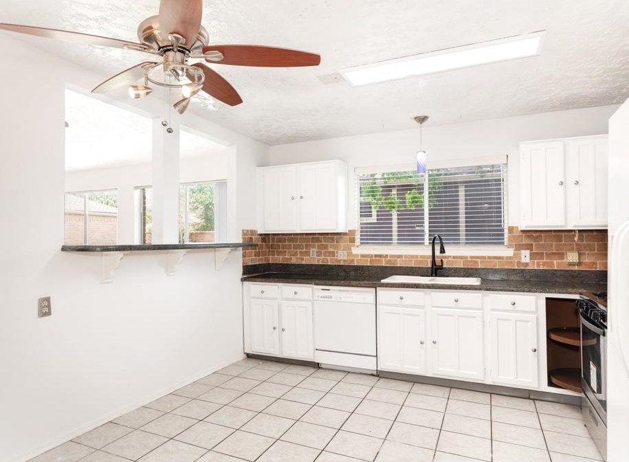 16006 Los Altos Dr, Houston TX  77083-2931 exterior