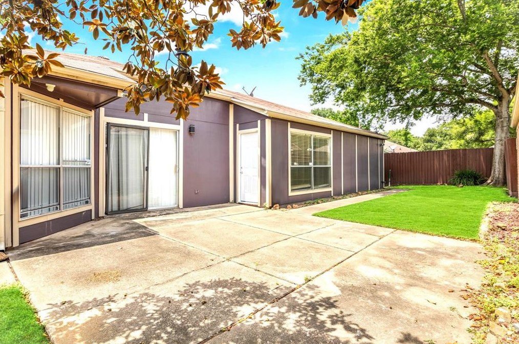 16006 Los Altos Dr, Houston TX  77083-2931 exterior