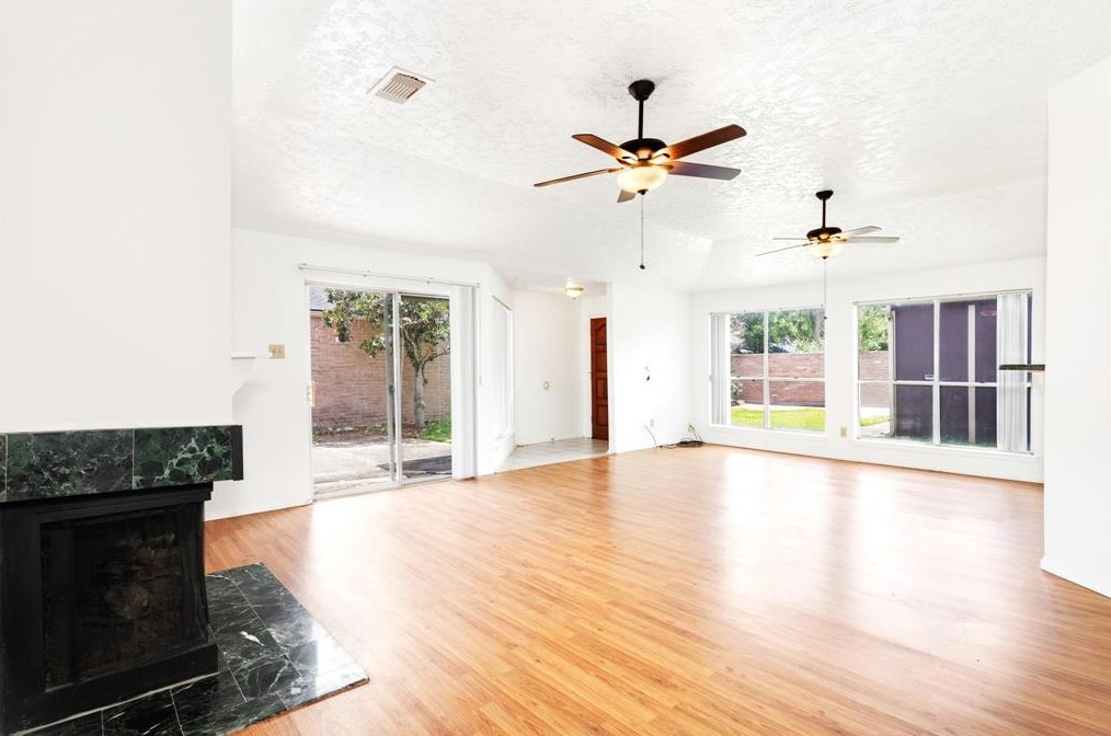 16006 Los Altos Dr, Houston TX  77083-2931 exterior